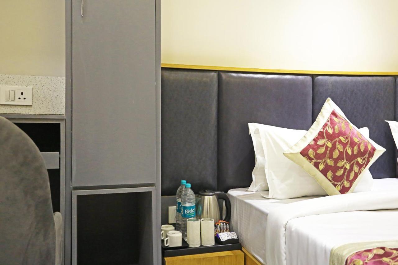 Hotel Apple Villa - Near Delhi Airport With Free Airport Transsfer Nova Deli Exterior foto