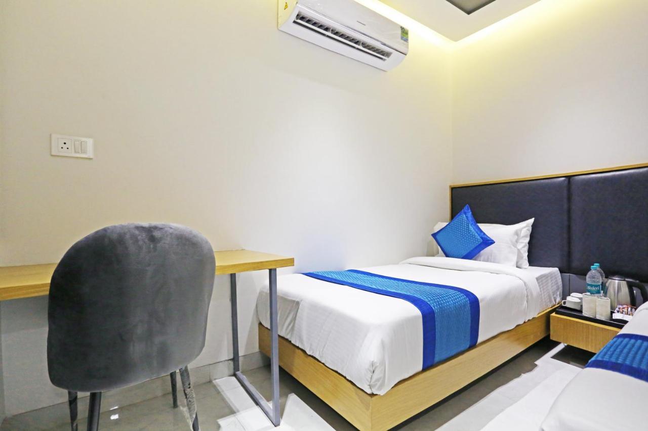 Hotel Apple Villa - Near Delhi Airport With Free Airport Transsfer Nova Deli Exterior foto
